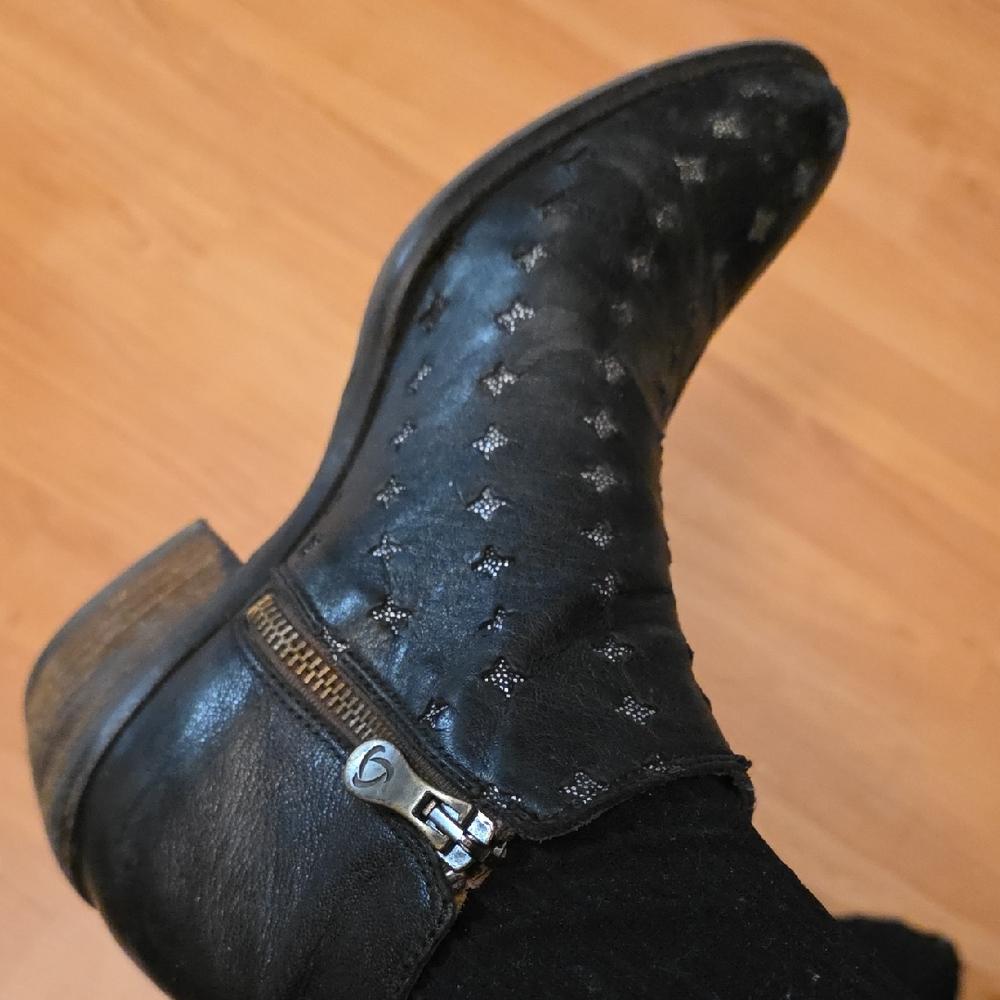 Kanna Leather Cowbow Style Ankle Pointy Boots